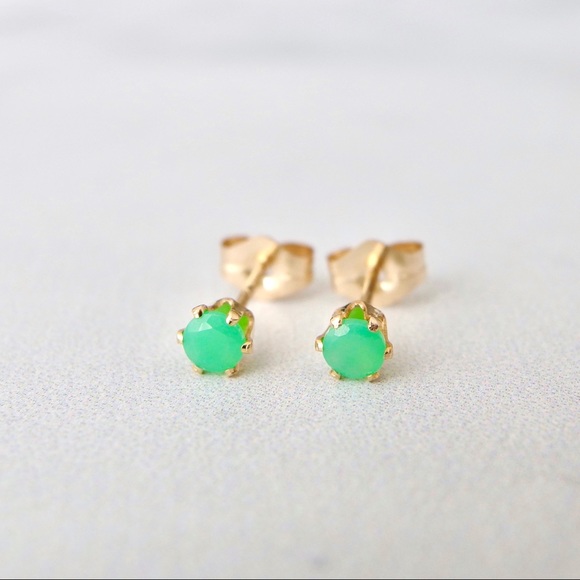 3mm green chrysoprase stud earrings 14k - Picture 4 of 7